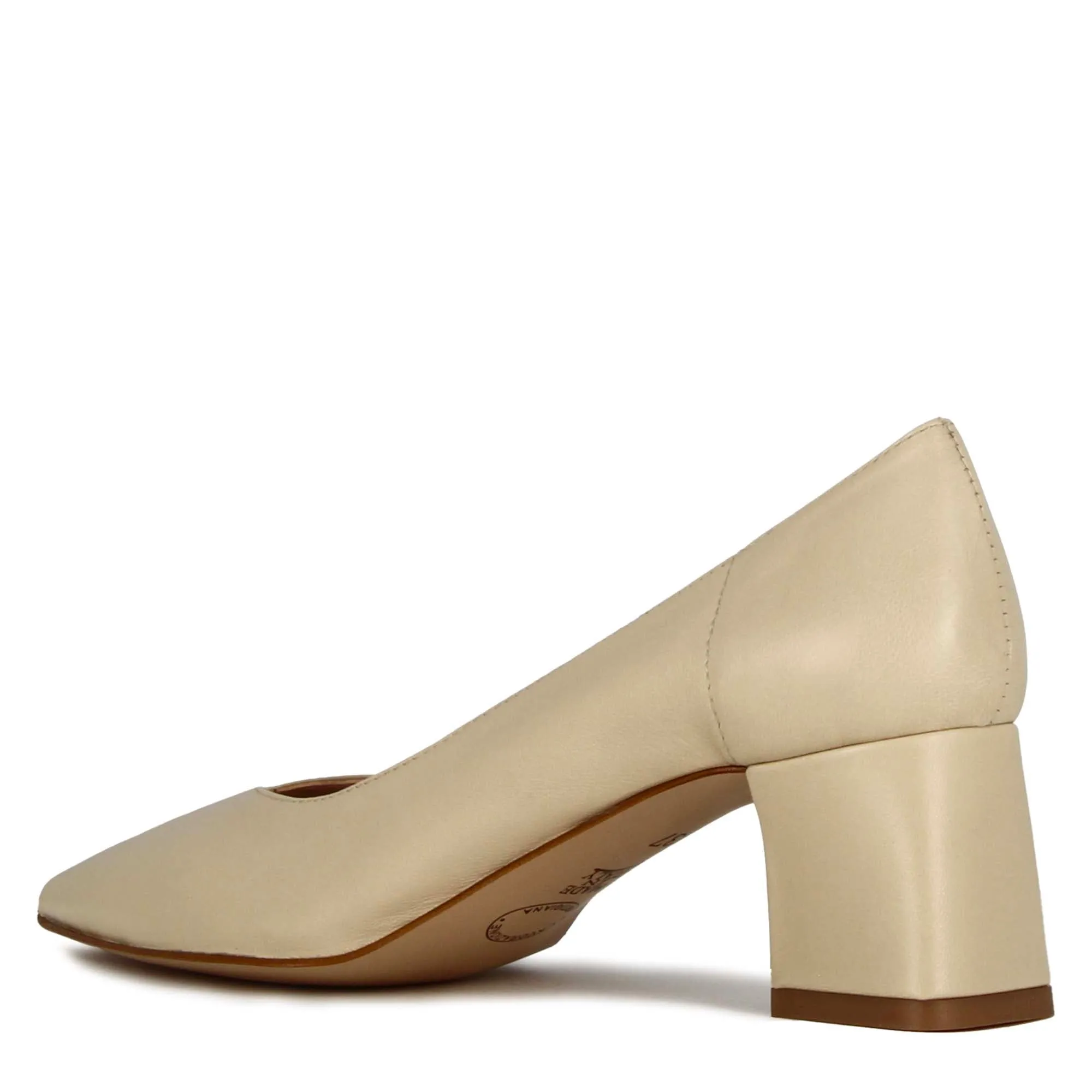 Décolleté da donna in pelle colore beige con tacco medio