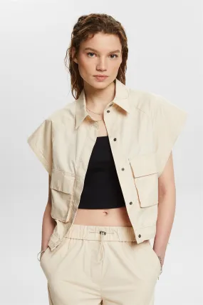 Gilet con alamari sul fondo